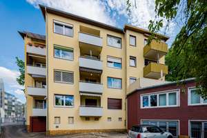 Frankfurt-Sachsenhausen: Attraktive Dreizimmerwohnung mit Balkon und Stellplatz ! – 60598 Sachsenhausen-Süd, Frankfurt am Main – Vorschaubild 2