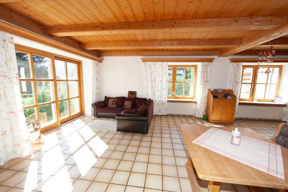 Immobilie in Bayerisch Eisenstein - Geräumiges Haus mit Arberblick -  bis zu 5 Wohnungen - Bild 1