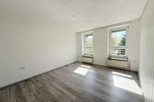 Helle 4-Raum-Wohnung mit Einbauküche *Bad mit Dusche & Wanne* zentrumsnah – Turnstraße 5, 9111 Bernsdorf, Chemnitz – Vorschaubild 4