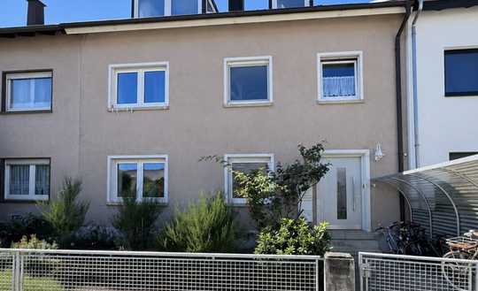 Charmantes 4-Familienhaus mit vielseitigem Potenzial in attraktiver Karlsruher Wohnlage.
