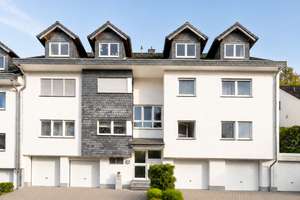Moderne, möblierte 3-Zimmer-Wohnung mit großem Balkon