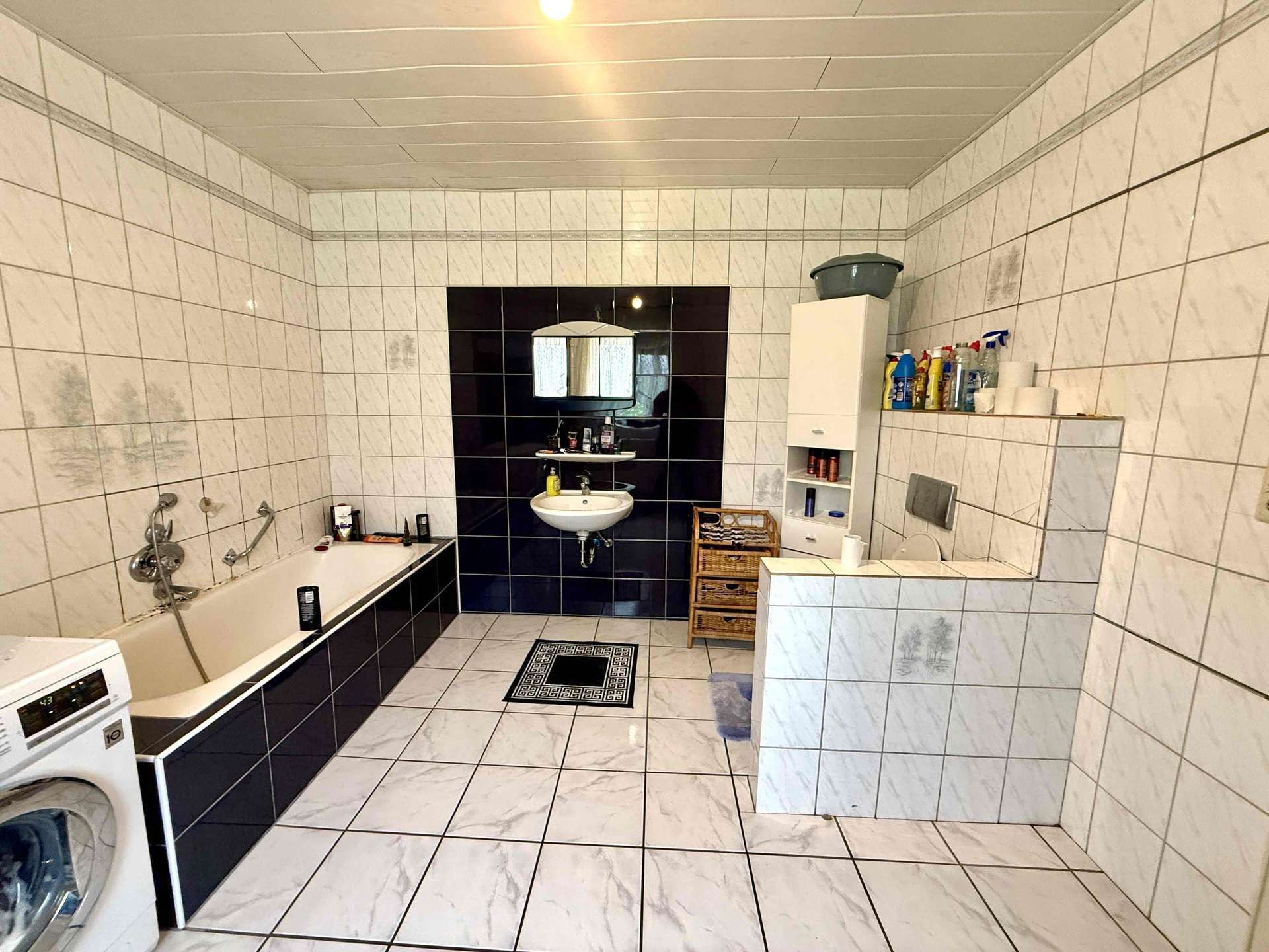 Immobilie in Südbrookmerland - Vielseitiges Wohn- und Geschäftshaus mit 3 Einheiten, kernsanierter Fleischerei & PV-Anlage - Bild 3