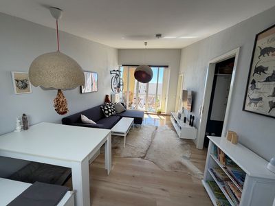 Helle, voll möblierte 2‑Zimmer Dachgeschosswohnung mit Loggia in Frankfurt‑Unterliederbach