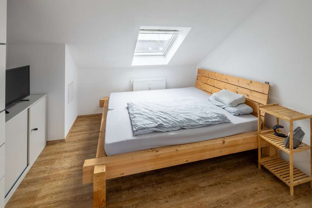 Immobilie in Eurasburg - Helle 3-Zimmer Wohnung, saniert mit Keller und Garage - Bild 2