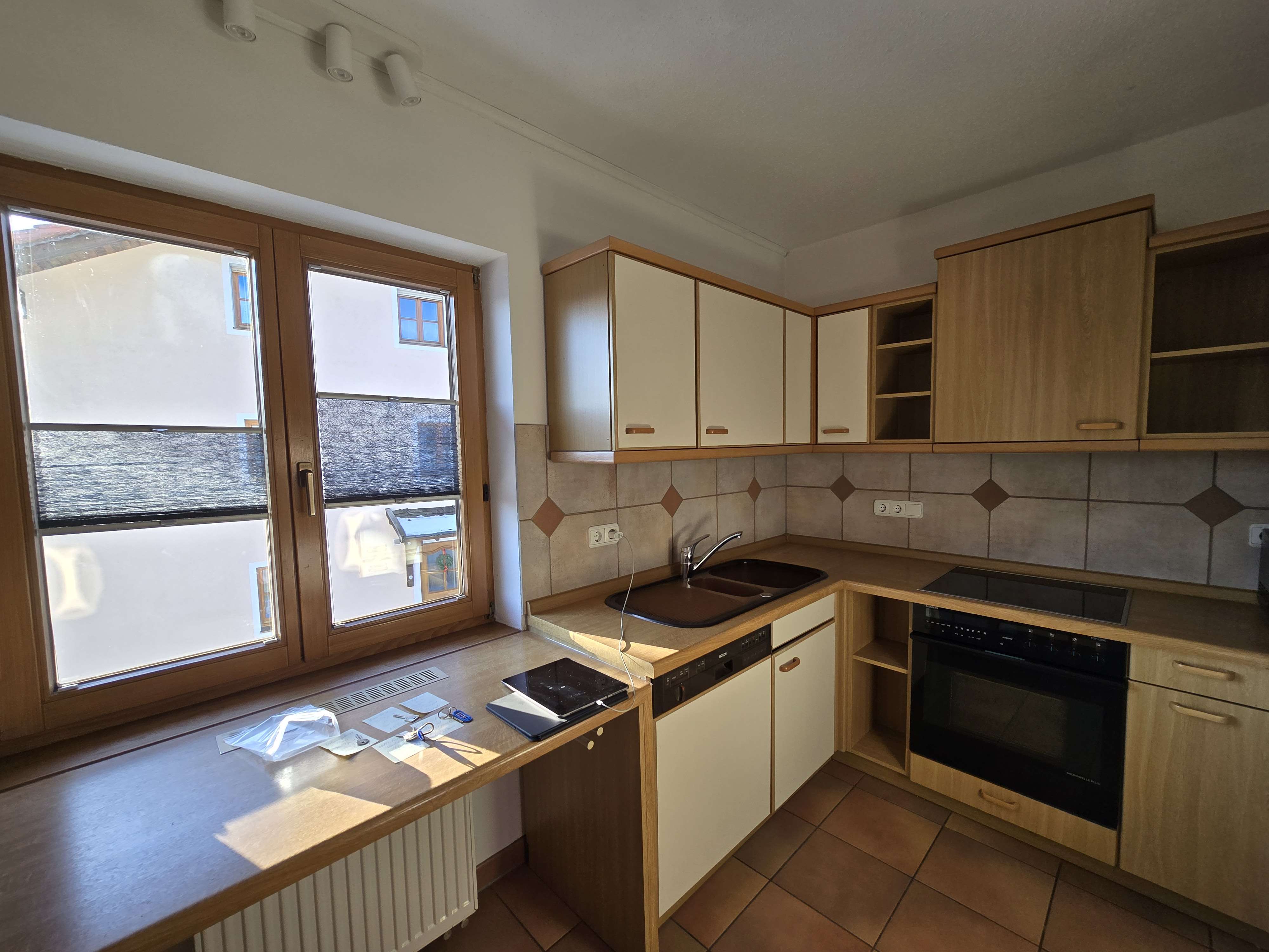 Immobilie in Winhöring - umfassend modernisiertes Haus mit 2 Einheiten auf 225m² mit 1.150m² Grund in ruhiger Hangkantenlage - Bild 2