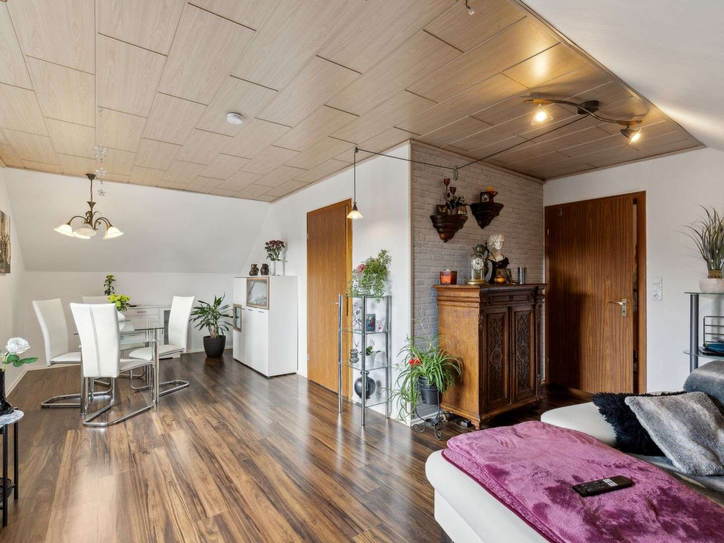 Immobilie in Dietzhölztal - Ewersbach: Drei vermietete Wohneinheiten im Mehrfamilienhaus als Kapitalanlage oder Selbstnutzung - Bild 2