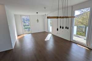 Außergewöhnliche, barrierefreie 4,5-Zimmer-Wohnung mit zwei Balkonen und beeindruckender Aussicht