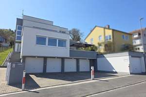 Ruhig gelegene 3-Zi-Wohnung im obersten Geschoss mit EBK, Balkon & Gartennutzung, Garage optional – Die vollständige Adresse der Immobilie erhältst du vom Anbieter., 97082 Steinbachtal, Würzburg – Vorschaubild 2