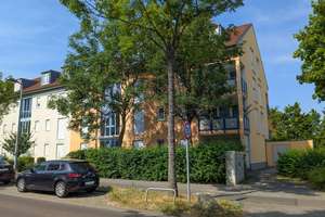 Oase am Stadtrand
Eigentumswohnung mit 2 Zimmern und Tiefgarage unweit vom Kulkwitzer See – Die vollständige Adresse der Immobilie erhältst du vom Anbieter., 4207 Lausen-Grünau, Leipzig – Vorschaubild 2