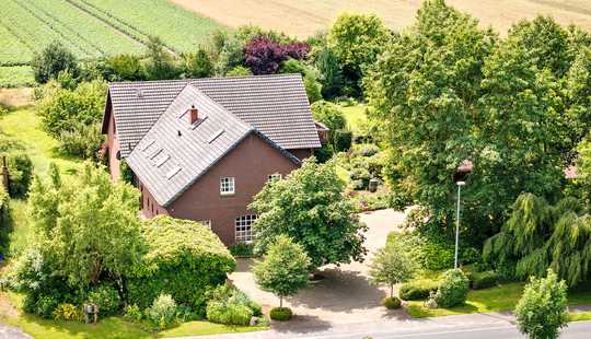 Bild von Top-gepflegter Hof mit vier Wohnungen und traumhaftem Bauerngarten - teilvermietet