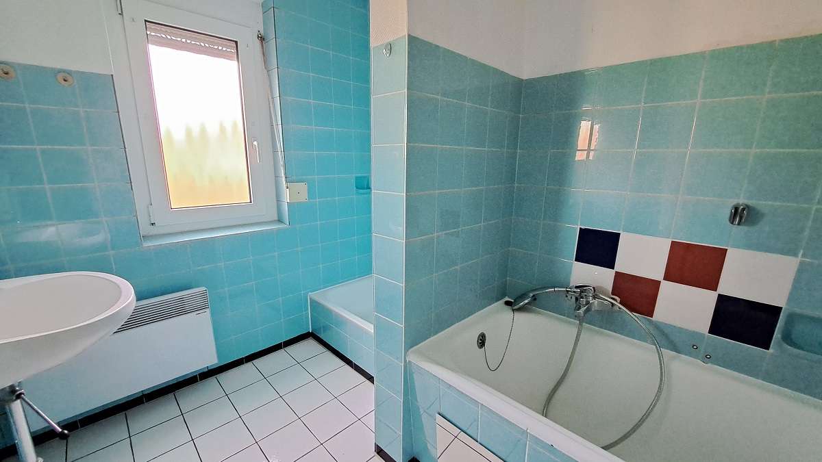 Immobilie in Lonsee - Geräumiges Einfamilienhaus mit Ausbaumöglichkeiten, großem Garten und Garage! - Bild 4