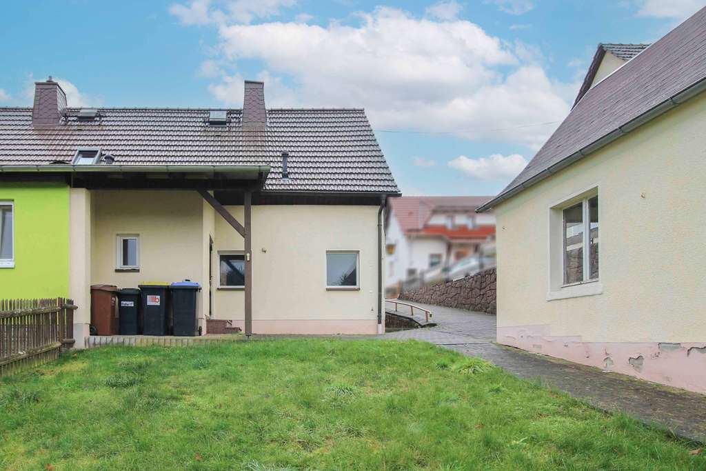 Immobilie in Lunzenau - Tolle Doppelhaushälfte in ruhiger Lage zum Ausbau - Bild 1