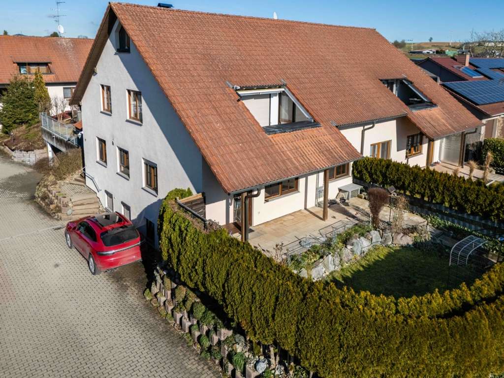 Immobilie in Bergatreute - Bergatreute - Gepflegte 4-Zi.-Wohnung mit eigenem kleinem Garten… - Bild 0