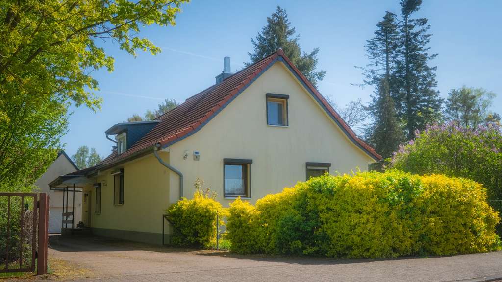 Immobilie in Nienhagen - Einfamilienhaus mit großem Garten, Terrasse und viel Potenzial in Nienhorst - Bild 0