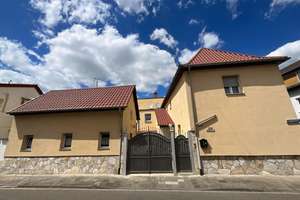 Charmantes EFH mit Innenhof und vielseitigem Raumangebot 