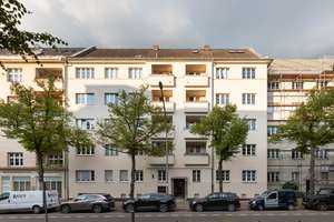 Eine 3,5 bzw 4 Zimmer Wohnung in gepflegter Altbau, saniert 2022, Schlafzimmern zum ruhigen Innenhof – Reichstrasse 30, 14055 Westend, Berlin – Vorschaubild 15