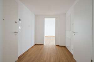 Erstbezug  Sept.: Attraktive 2-Zimmer-Wohnung mit großem Balkon, Tageslicht-Badezimmer und Parkett – Marbachstraße 12b, 81369 Mittersendling, München – Vorschaubild 6