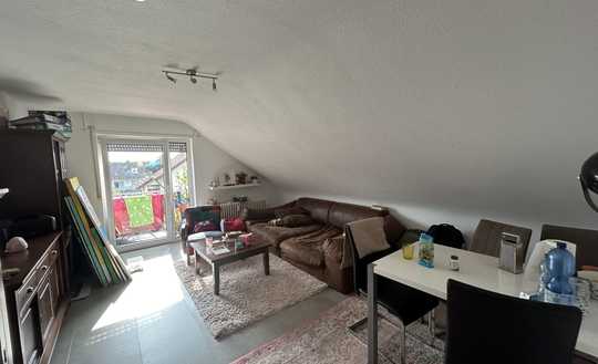 Solide Kapitalanlage! Charmante Dachgeschosswohnung mit Sonnenbalkon in Grötzingen