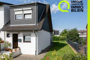 Kleines Haus auf schönem, großen Grundstück