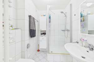 Großzügige 4,5-Zimmer-Wohnung mit zwei Balkonen und zwei Stellplätzen in Düsseldorf-Mörsenbroich – 40470 Mörsenbroich, Düsseldorf – Vorschaubild 17
