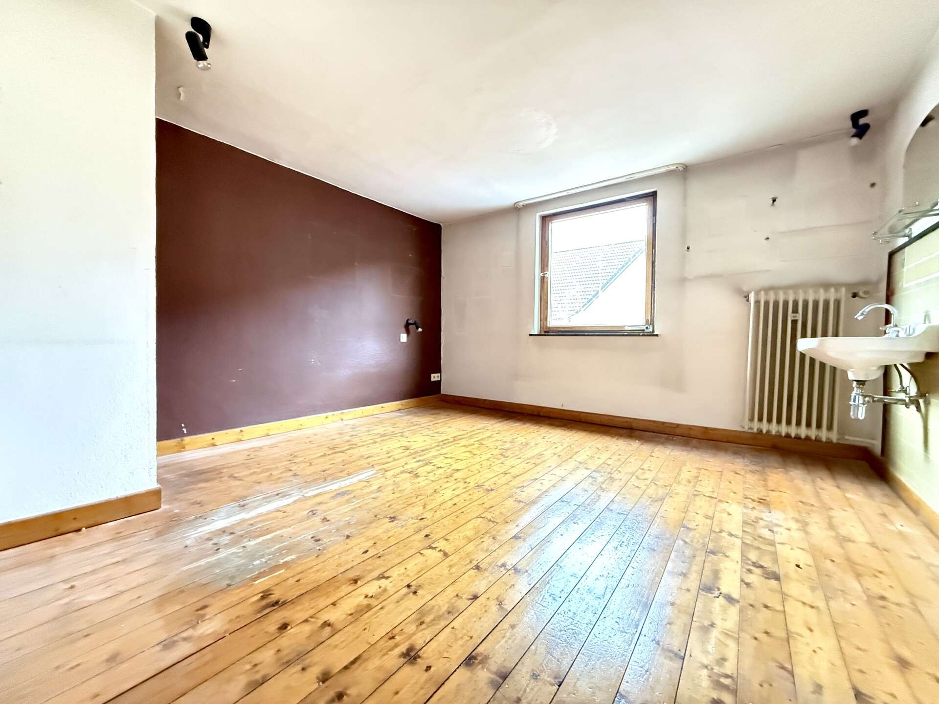 Immobilie in Daaden - Einfamilienhaus zum Verwirklichen in familienfreundlicher Umgebung! - Bild 2