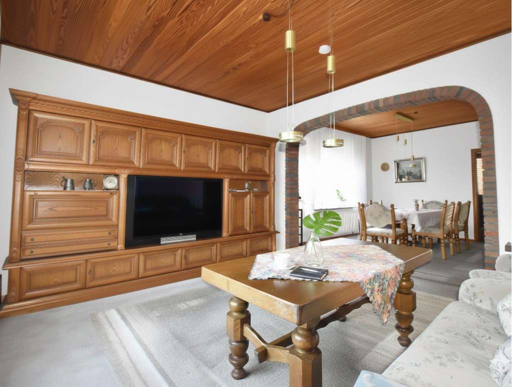 Immobilie in Hiddenhausen - Platz für Familie & Kapitalanleger: Modernisiertes Zweifamilienhaus in Hiddenhausen - Bild 3