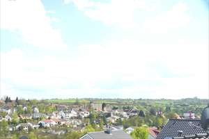 „Traumhafte Aussicht: Barrierefreie 3-Zimmer-Wohnung in kleiner WE“