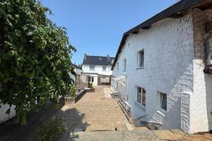 Zentrale Hofanlage mit 2 separaten Häuser, mögl. extra Baufläche & großem Garten – Die vollständige Adresse der Immobilie erhältst du vom Anbieter., 52355 Gürzenich, Düren – Vorschaubild 68