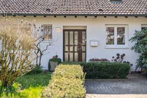 Bezugsfreie Doppelhaushälfte in Umkirch, großer Garten, Garage, Carport etc. – Die vollständige Adresse der Immobilie erhältst du vom Anbieter., 79224 Umkirch – Vorschaubild 3