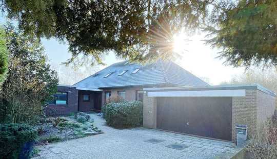 Bild von Architektenhaus . 9 Zimmer . Doppelgarage . Einlieger-Whg. . Schwimmbad