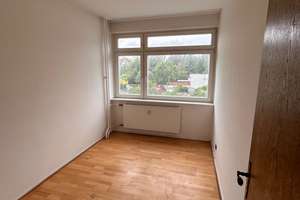 Helle 3-Zimmer-Wohnung mit Balkon und Blick ins Grüne in Berlin-Schmargendorf – Die vollständige Adresse der Immobilie erhältst du vom Anbieter., 14193 Schmargendorf, Berlin – Vorschaubild 4