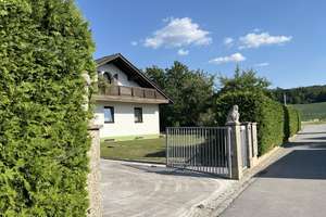 Großzügiger Bungalow mit Traumgrundstück, Dreifachgarage in Markt Eichendorf - provisionsfrei – Die vollständige Adresse der Immobilie erhältst du vom Anbieter., 94428 Eichendorf – Vorschaubild 2
