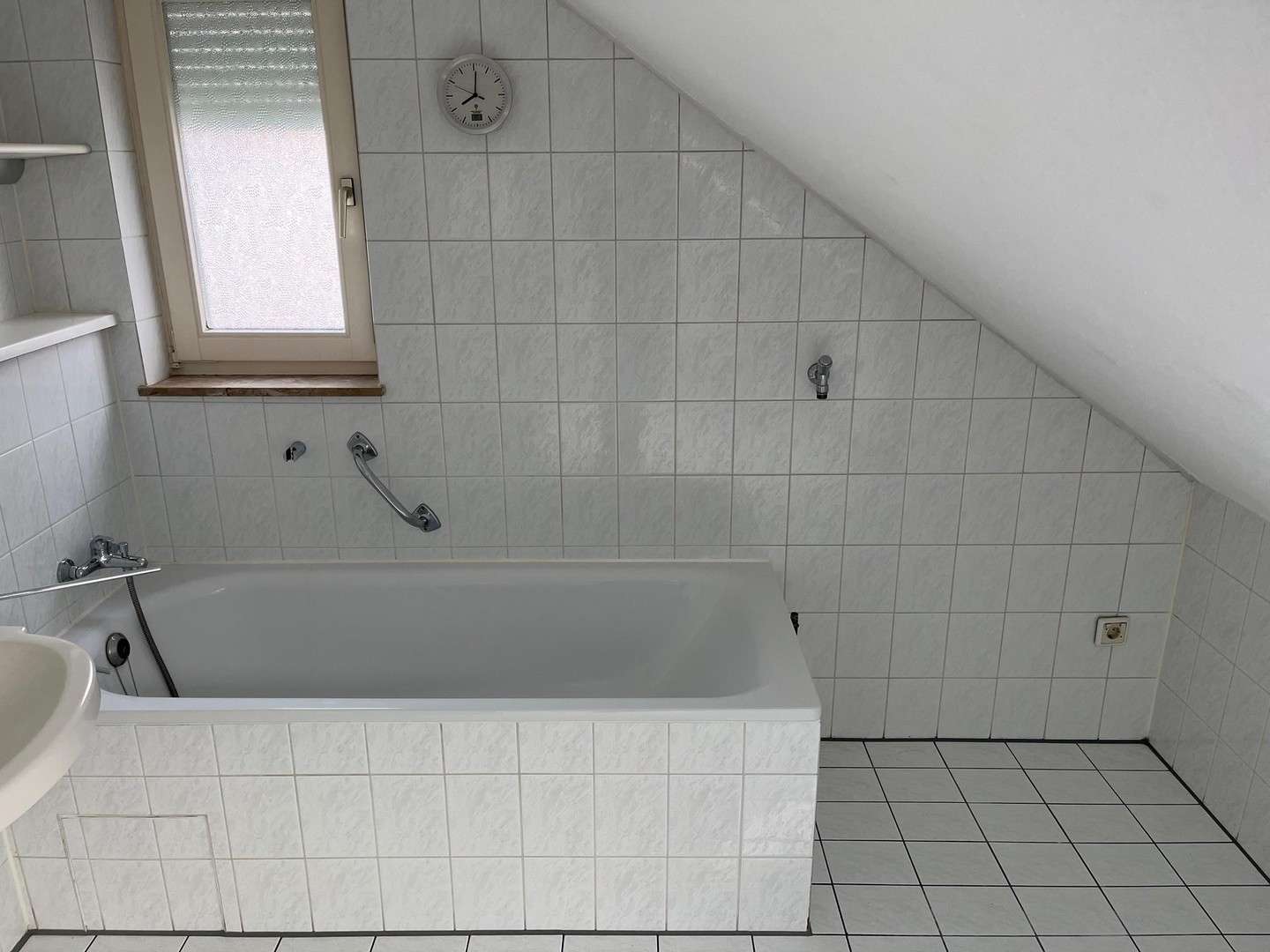 Immobilie in Oberstenfeld - Toll geschnittene helle Dachgeschosswohnung in Oberstenfeld provisionsfrei! - Bild 1