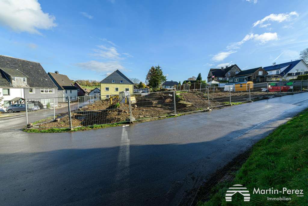 Immobilie in Breckerfeld - Modernes Einfamilienhaus - Neubau
- Garage - Terrasse - Garten - - Bild 4