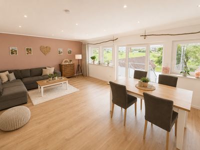 Großzügige Maisonettewohnung mit Balkon, Einbauküche und traumhaftem Weitblick in Bissendorf