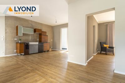 Exklusive 4-Zimmer-Wohnung am Markt in Gera – stilvoll modernisiert mit Loggia und Aufzug