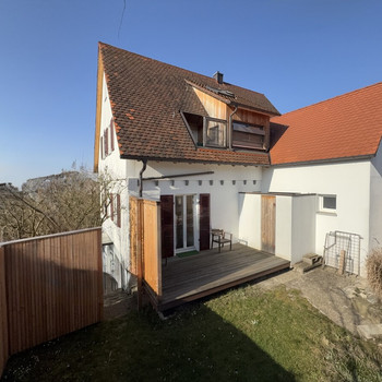 MODERNISIERTES ZWEIFAMILIENWOHNHAUS
IN DER KREUZÄCKERSIEDLUNG