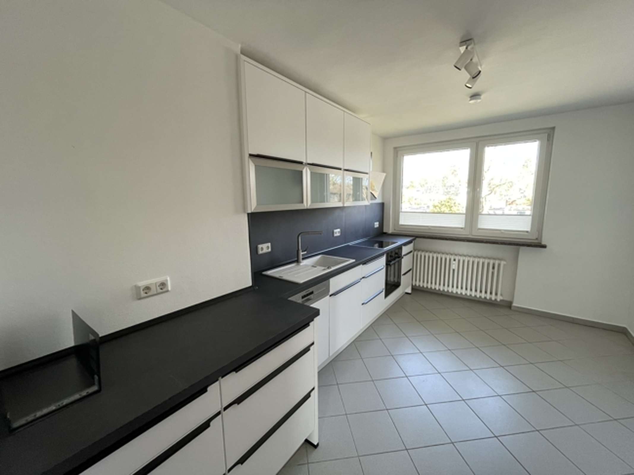 Repräsentatives Zweifamilienhaus mit großem Grundstück in begehrter Lage von Bovenden