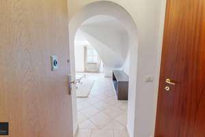 Einzigartige Dachgeschoss-Maisonette-Wohnung in exklusiver Villenlage von Pasing! – Die vollständige Adresse der Immobilie erhältst du vom Anbieter., 81243 Pasing, München – Vorschaubild 4