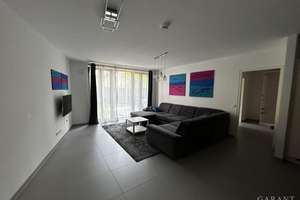 Modern, grün und mitten drin! Schöne 2,5 Zimmer-Erdgeschoss-Wohnung mit Terrasse und kleinem Garten – Die vollständige Adresse der Immobilie erhältst du vom Anbieter., 82256 Fürstenfeldbruck – Vorschaubild 2