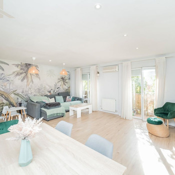 Atemberaubende, komplett renovierte Maisonette-Wohnung