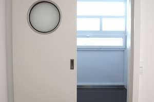 Topmoderne, helle, ruhige 3-Zimmer-Wohnung, 1 OG + 2021 komplett kernsaniert mit riesiger Westloggia – Alfred-Neumann-Anger 6, 81737 Neuperlach, München – Vorschaubild 9