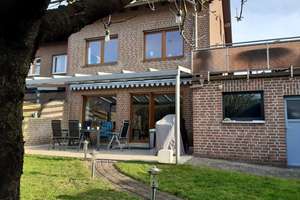 Seltene Gelegenheit im Blumenviertel: Zweifamilienhaus mit Garten, Kamin & Mieteinnahmen