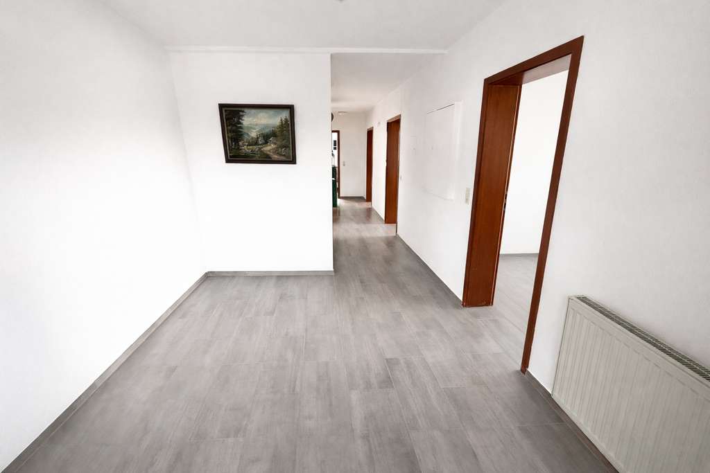 Immobilie in Fürstenstein - Teilsaniertes Mehrfamilienhaus mit eigenem Waldgrundstück! - Bild 3