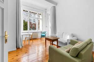 Charmanter Altbauklassiker – großzügig, hell & sofort bezugsfrei