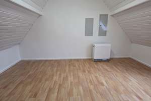 Großzügige, frisch renovierte Maisonette-Wohnung mit 5 Zimmern, 3 Bädern & Balkon – Bahnhofstraße 5, 97450 Arnstein – Vorschaubild 3