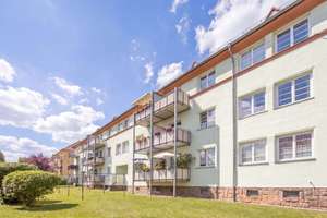 Bezugsfrei und WG-geeignet: modernisierte 3-Zimmerwohnung mit Balkon und Einbauküche – Die vollständige Adresse der Immobilie erhältst du vom Anbieter., 1237 Prohlis-Nord, Dresden – Vorschaubild 4