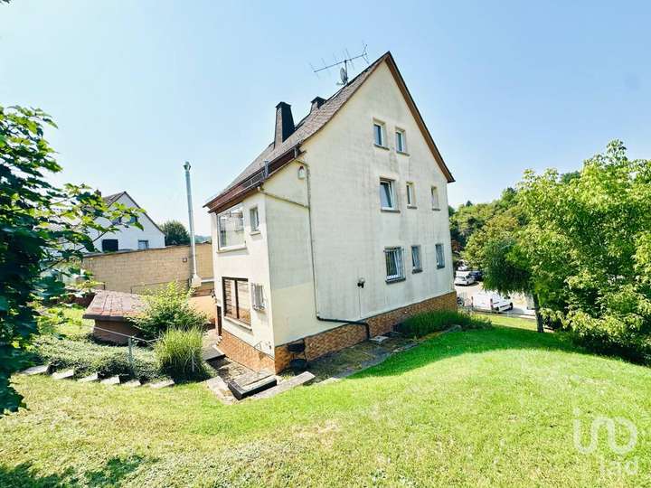 Rückansicht mit Grundstück – g