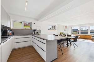 Luxuriöses Wohnensemble in Regensburg – kernsaniert, Pool, Outdoor-Kitchen & Grünblick! – Die vollständige Adresse der Immobilie erhältst du vom Anbieter., 93055 Burgweinting-Harting, Regensburg – Vorschaubild 4