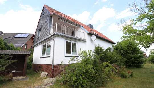 Bild von Sehr gepflegtes Einfamilienhaus mit Dachterrasse, Keller und Garage !